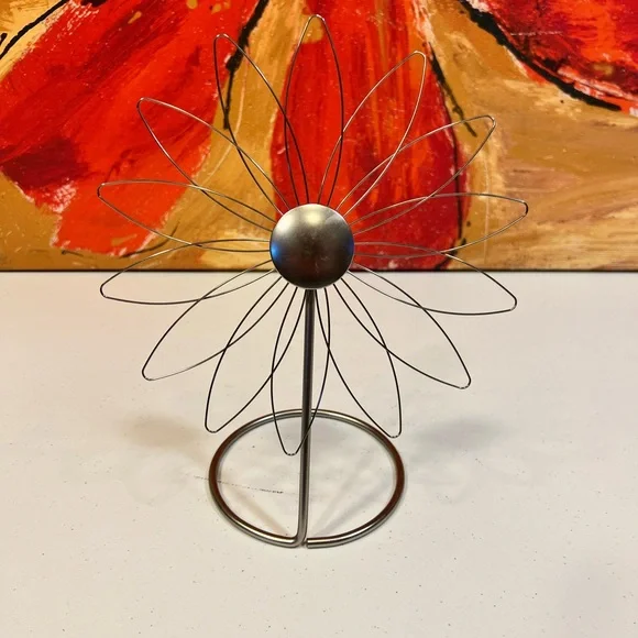 Metal Flower Wire Sculpture/Photo holder - Picture 1 of 4